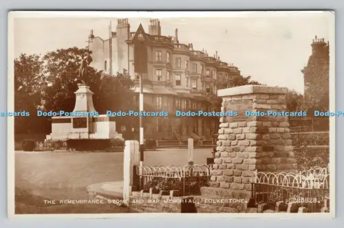 R807396 Folkestone. Der Erinnerungsstein und das Kriegerdenkmal. Valentinstag. RP
