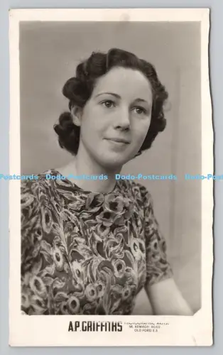 R809134 Frau. A. P. Griffiths. Postkarte