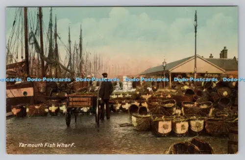R809149 Yarmouth Fish Wharf. Woolstone Bros. London. The Milton Art Record Serie