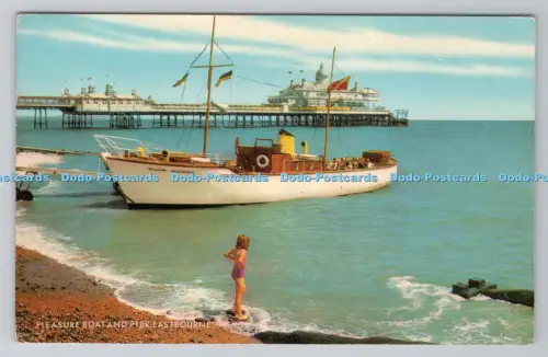 R805853 Eastbourne. Lustboot und Pier. J. Salmon. Sevenoaks