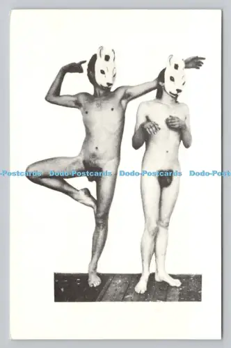 R811271 Mann und Frau mit Maske. 83 Lewin Road London sw16