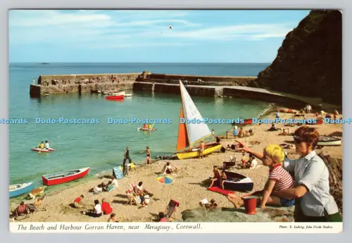 R809259 Cornwall. Der Strand und Hafen Gorran Haven in der Nähe von Mevagissey. John Hinde
