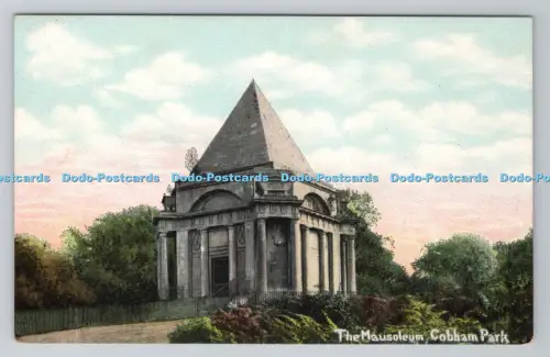 R806045 Cobham Park. Das Mausoleum. Der Pickwick. Lederflasche. Serie 12.