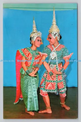 R811413 thailändischer Schauspieler und Schauspielerin eine Haltung des thailändischen Lakorn-Kinospiels. Phorn T