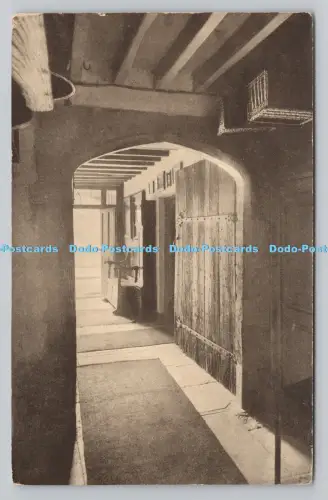 R807672 Lygonarme. Broadway. Die Eingangshalle. Journal Press Evesham