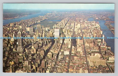 R809443 New York City. Luftaufnahme von Manhattan. Nester Karte und Führer. Plastichr