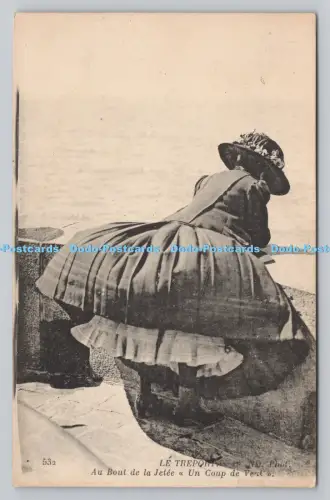 R807792 Le Treport. Au Bout de la Jetee Un Coup de. Neurdein et Cie