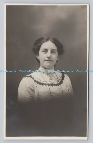 R809611 Frau. Der J. Burton. Blackburn. Darwen. St. Annes on Sea