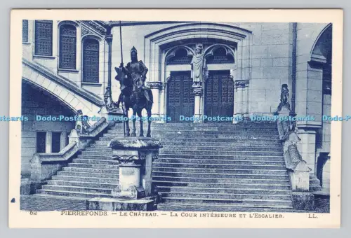 R809751 Pierrefonds. Le Chateau. La Cour Interieure et L Escalier. LL. 52