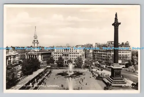 R809794 London. Trafalgar Square. Valentinstag. RP. 1954