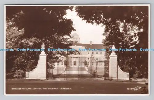 R808076 Cambridge. Eingang zum Clarke College. Neubauten. Walter Scott.Bradf