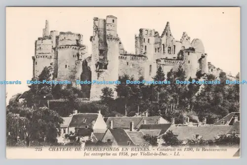 R808111 Chateau de Pierrefonds en Ruines. Construit en 1390 la Restauration fut