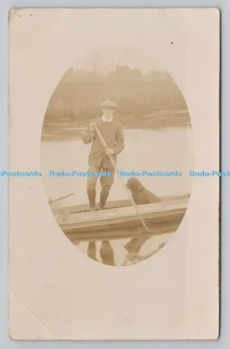 R809844 Mann im Boot. Hund. PM. Woodbridge. 1907