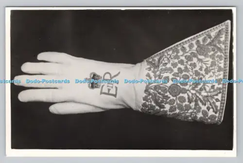 R810184 Sussex. Schloss Arundel. Ausstellung zeremonieller Gewänder