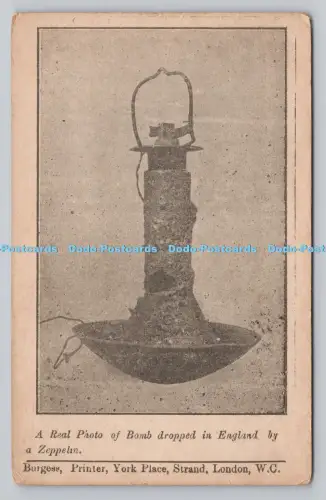 R811869 Ein Echtfoto einer Bombe, die in England von einem Zeppelin Burgess London abgeworfen wurde