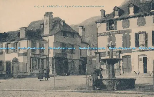 R030417 Argeles Fontaine et Vieilles Maisons Carrache B Hopkins