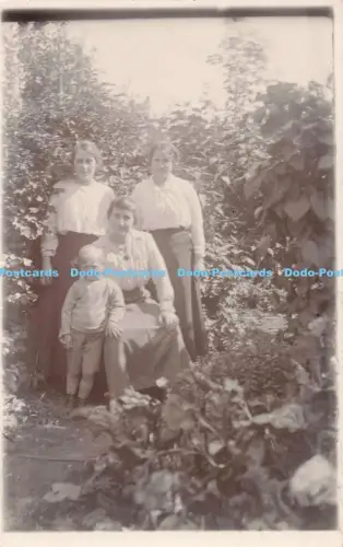 R204908 Menschen Frauen Kind Alt Fotografie Postkarte