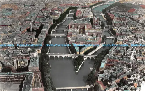 R507102 En Avion Sur Paris Lile de la Cite et la cathedrale Notre Dame Au premi