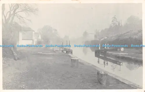 R505443 Fluss Postkarte