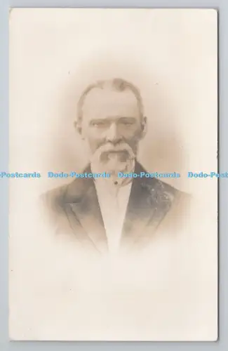 R800922 Mann Portrait Postkarte