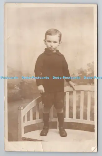 R800923 Children Bayleys Studios London and Provinces