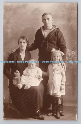 R800943 Mann in Uniform Frau und Kinder The U S A Studios T I C