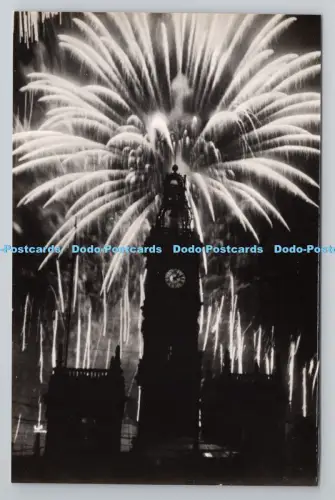 R800993 Feuerwerk Valencia im Caudillo-Platz J D P