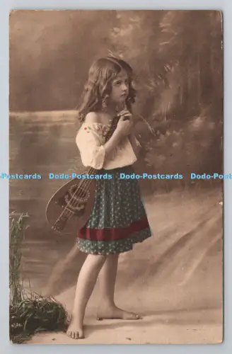 R801228 Mädchen mit Musikinstrument The Charterhouse Series of Real Photogravur