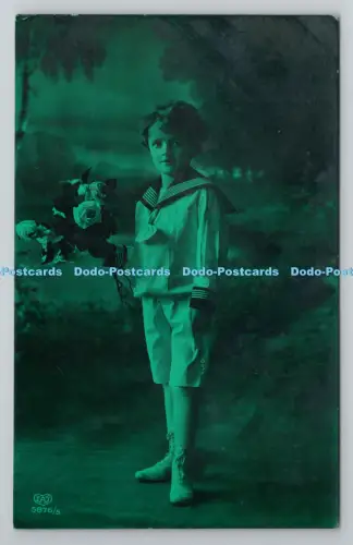 R801242 Junge trägt Kostüm und hält Blumen E A Schwerdtfeger London RP