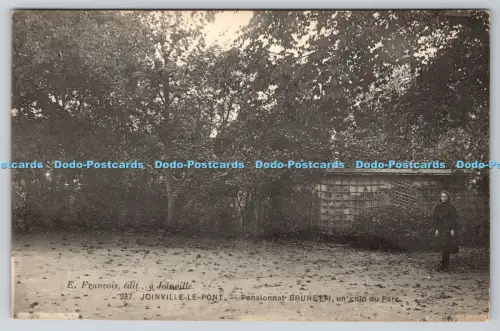 R814574 Joinville Le Pont Pensionnat Brunetti un Coln du Parc E Francois