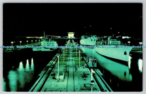 R814630 Panamakanal Nachtszene Miraflores Schleusen Mike Roberts Farbproduktion
