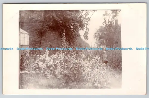 R814813 Kinder im Garten L T K