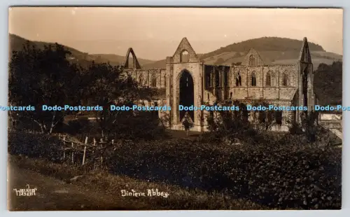 R815630 Tintern Abbey Walker Postkarte