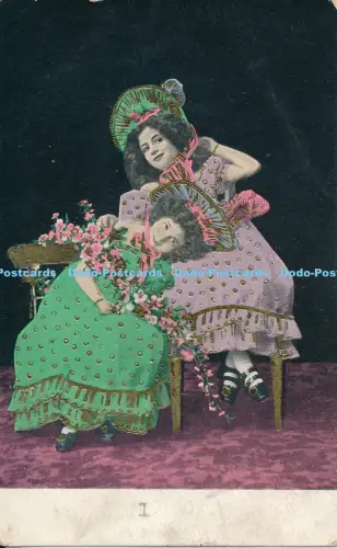 R030661 Alte Postkarte Mädchen