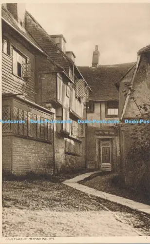 R027054 Courtyard of Mermaid Inn Rye