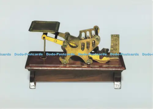 D294675 Gewichtssammel-Postwaage in Messing und Mahagoni. Patentiert von Robert