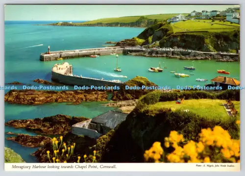 L349384 Cornwall Mevagissey Hafen mit Blick auf Chapel Point John Hinde E Na