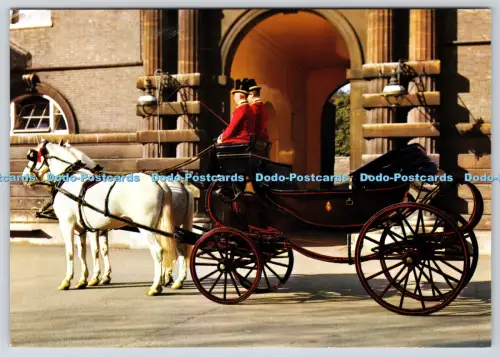 L353100 Buckingham Palace The Royal Mews eine Barouche mit einem Paar Windsor Greys