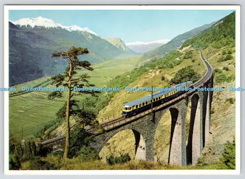 L353107 Blauer Pfeil der Loetschbergbahn auf der Südrampe im Wallis