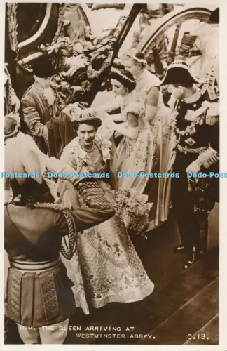 R036488 H. M. The Queen Arriving at Westminster Abbey. Valentine. Nr C.18. RP