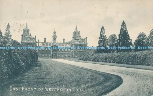 R037210 Ostfront des Wellington College. Lawrence