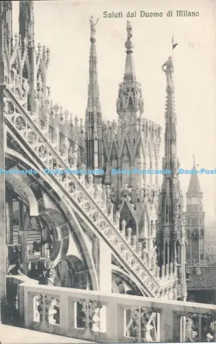 R037550 Saluti dal Duomo di Milano G Modiano