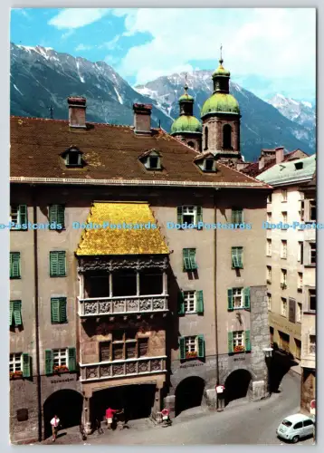 L353797 Innsbruck. Goldenes Dach und Türme der Stadtpfarrkirche Richtung