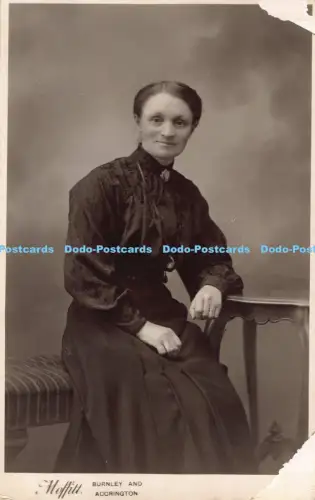 R041859 Alte Postkarte Frau Moffitt Burnley und Accrington