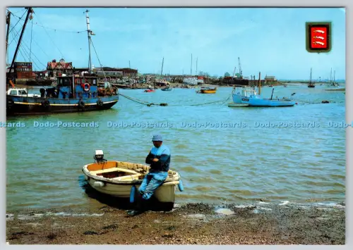 L356687 Point Clear Blick über den Fluss Colne nach Brightlingsea eine Superkarte