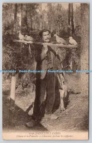 R825804 Dans Les Landes Chasse a la Palombe Chasseur Portant les Appeaux Gautrea