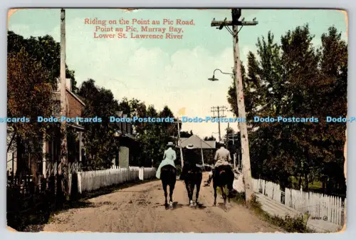 R825833 Reiten auf dem Point au Pic Road Point au Pic Murray Bay Lower St Lawrenc