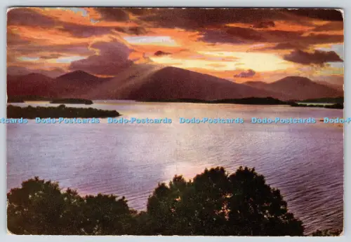 L357621 Sonnenuntergang am Balmaha Loch Lomond J B White Ltd
