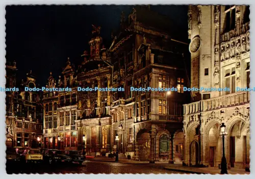 L359814 Brüssel Ein Teil des Marktplatzes bei Nacht