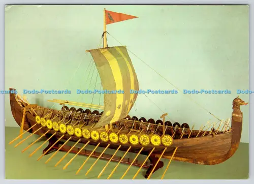 L360322 Modell eines Wikingerschiffes The Royal Scottish Museum Edinburgh Crown